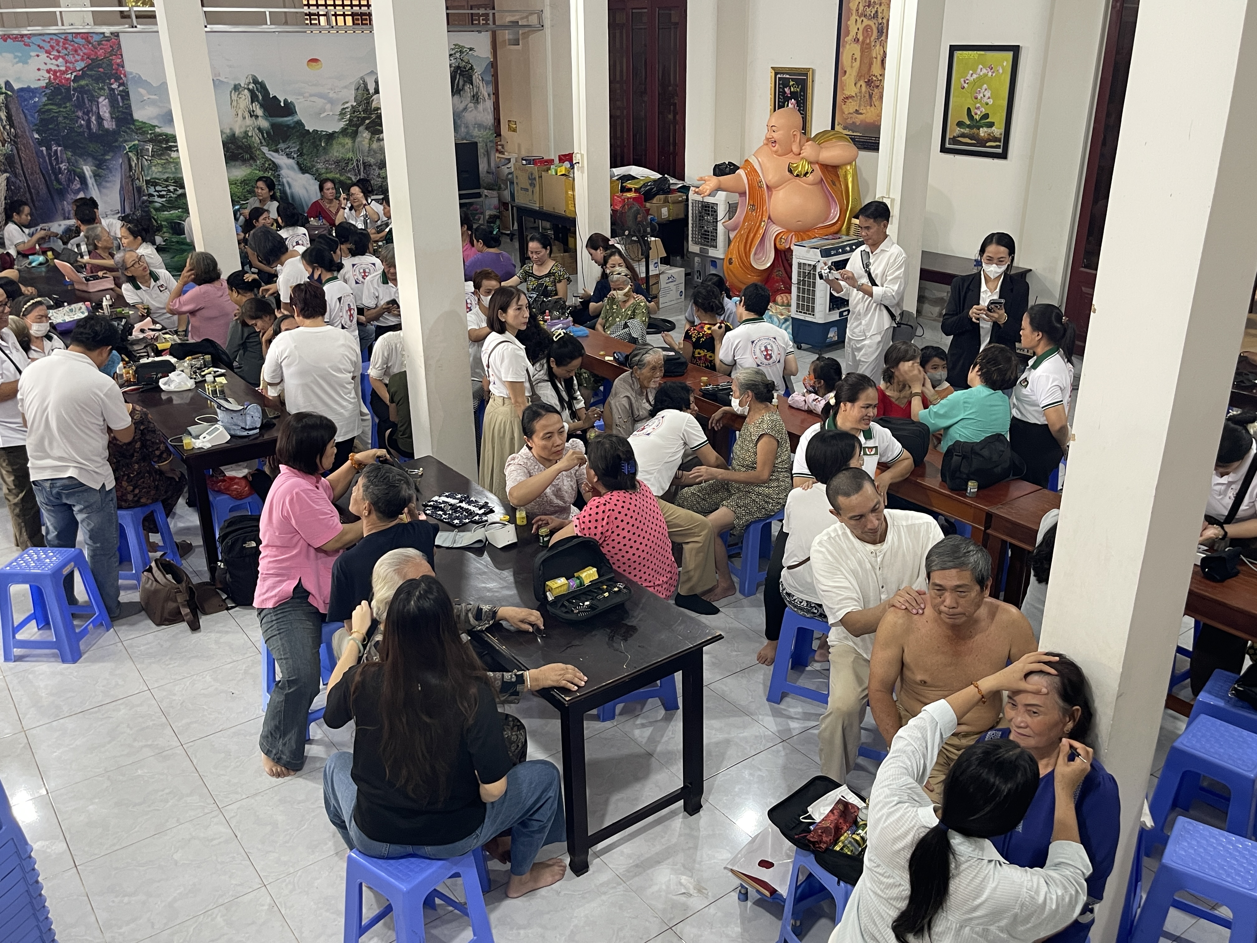 Chăm sóc sức khỏe bằng Diện Chẩn tại chùa Nhị Mỹ
